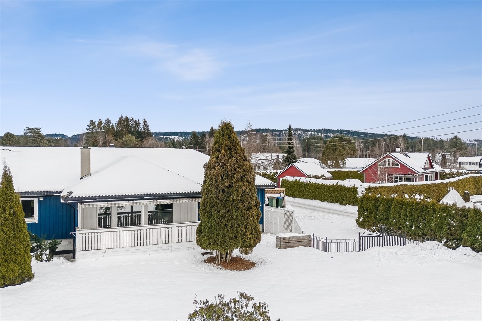 Fra eiendommen er det kort vei til Fenstad skole og flere barnehager. Galleribilde