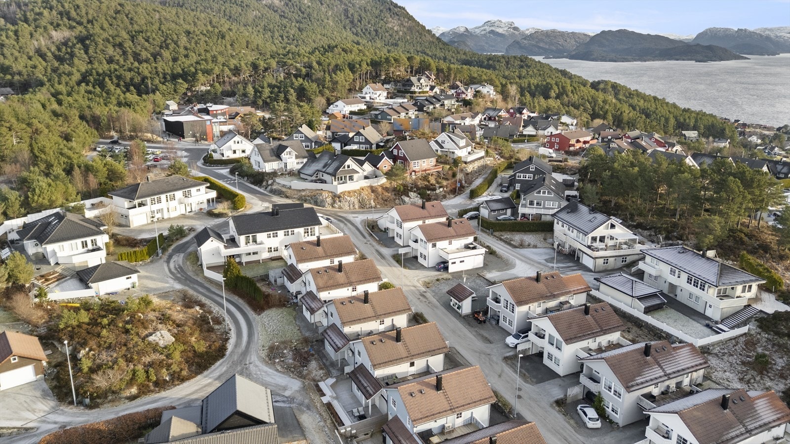 Barnehagen og skulen er eit flott samlingsplass for barna på ettermiddagane Galleribilde