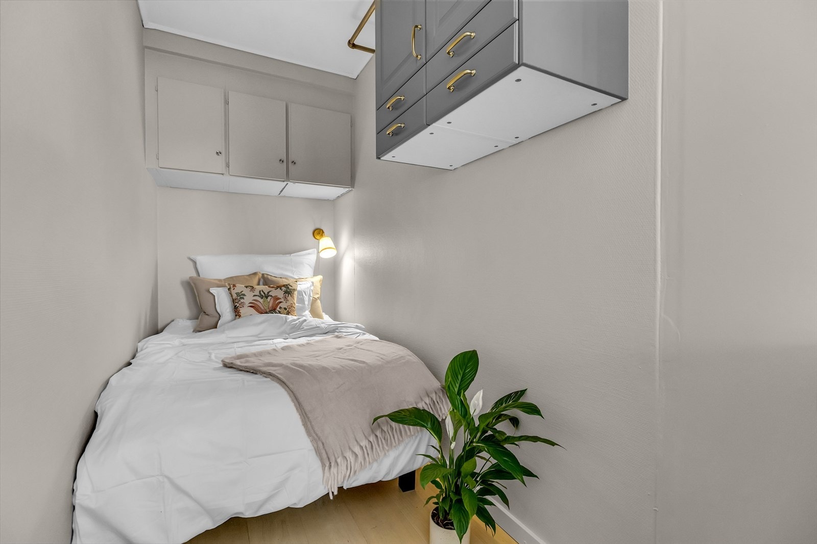 Boligen har en praktisk og hyggelig alkove som egner seg godt som soveplass. Galleribilde