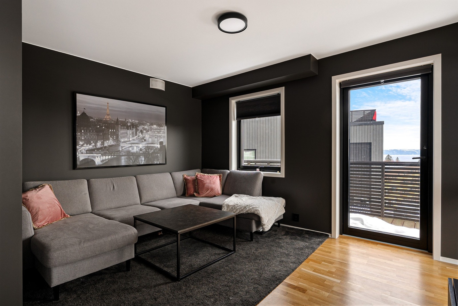 Utleiedelen har en egen, stor terrasse på hele 51 kvm. Galleribilde