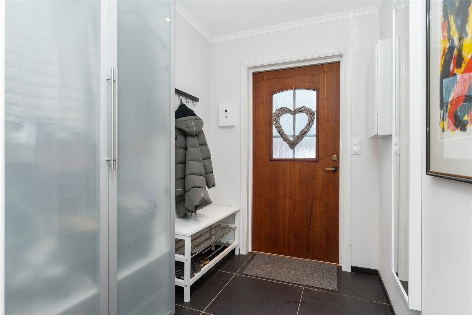 Velkommen inn i flislagt gang Galleribilde