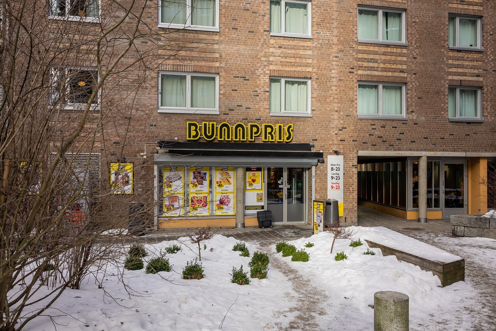 Søndagsåpen Bunnpris like utenfor leiligheten. Galleribilde