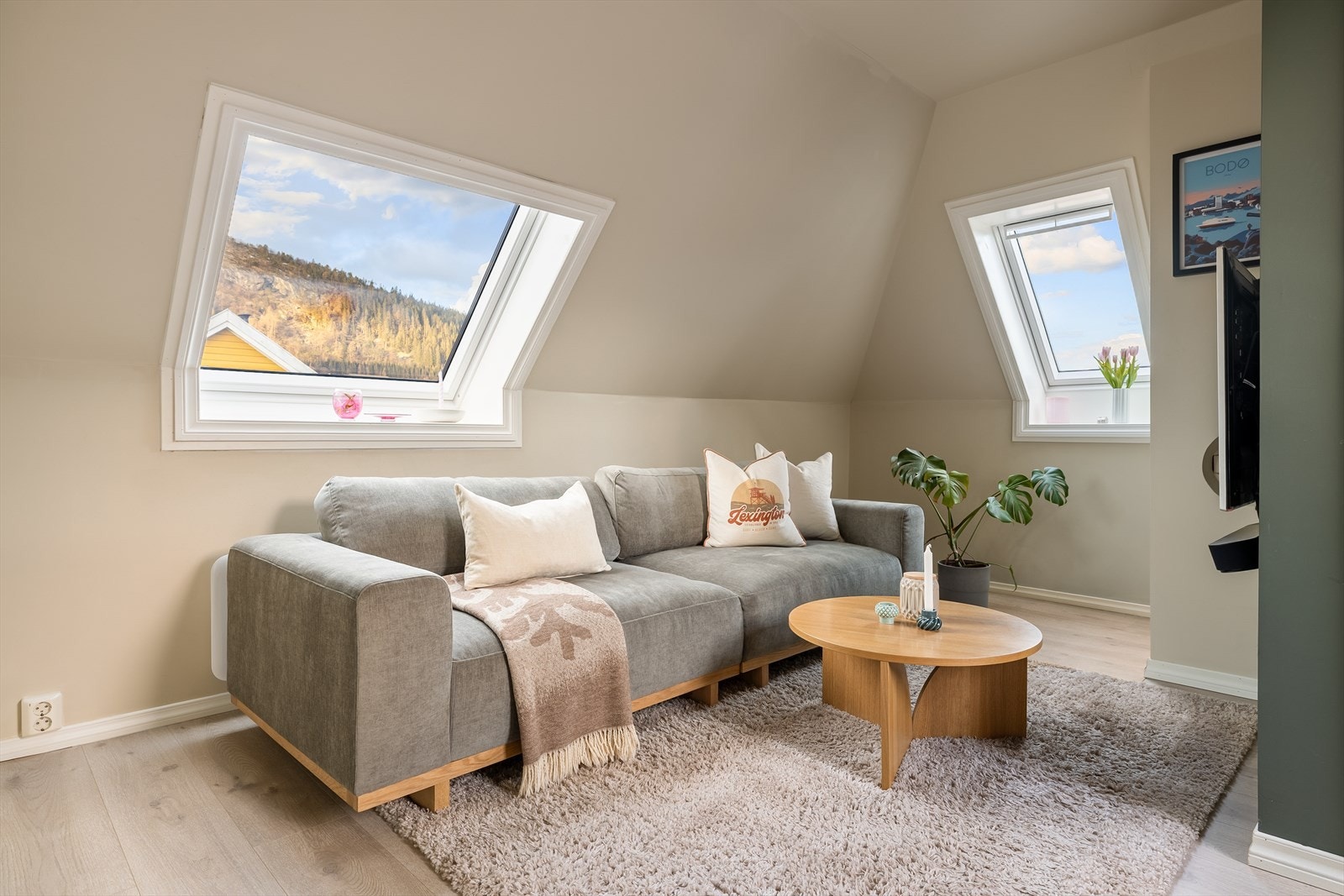 W Eiendomsmegling Bergen Sentrum ed Christina Erstad og Arve Tveit har gleden av å presentere Falsens vei 2. Galleribilde