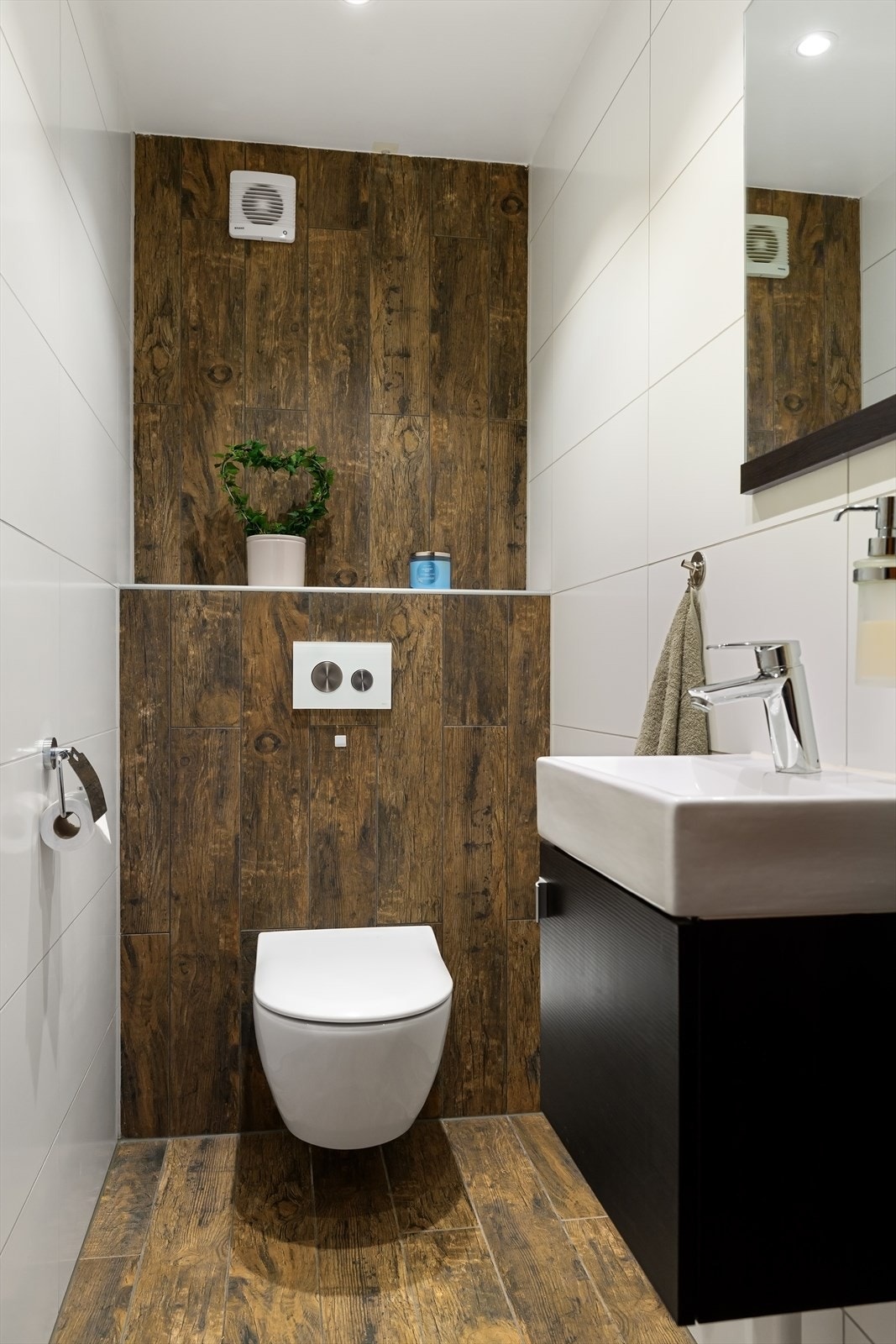 I hovedetasjen finnes også et praktisk, separat toalettrom. Galleribilde