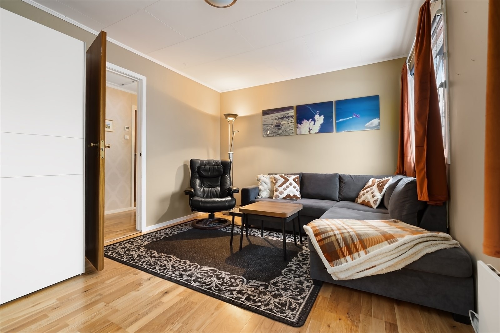 Et fleksibelt rom som kan benyttes som soverom, kontor eller TV-stue. Galleribilde