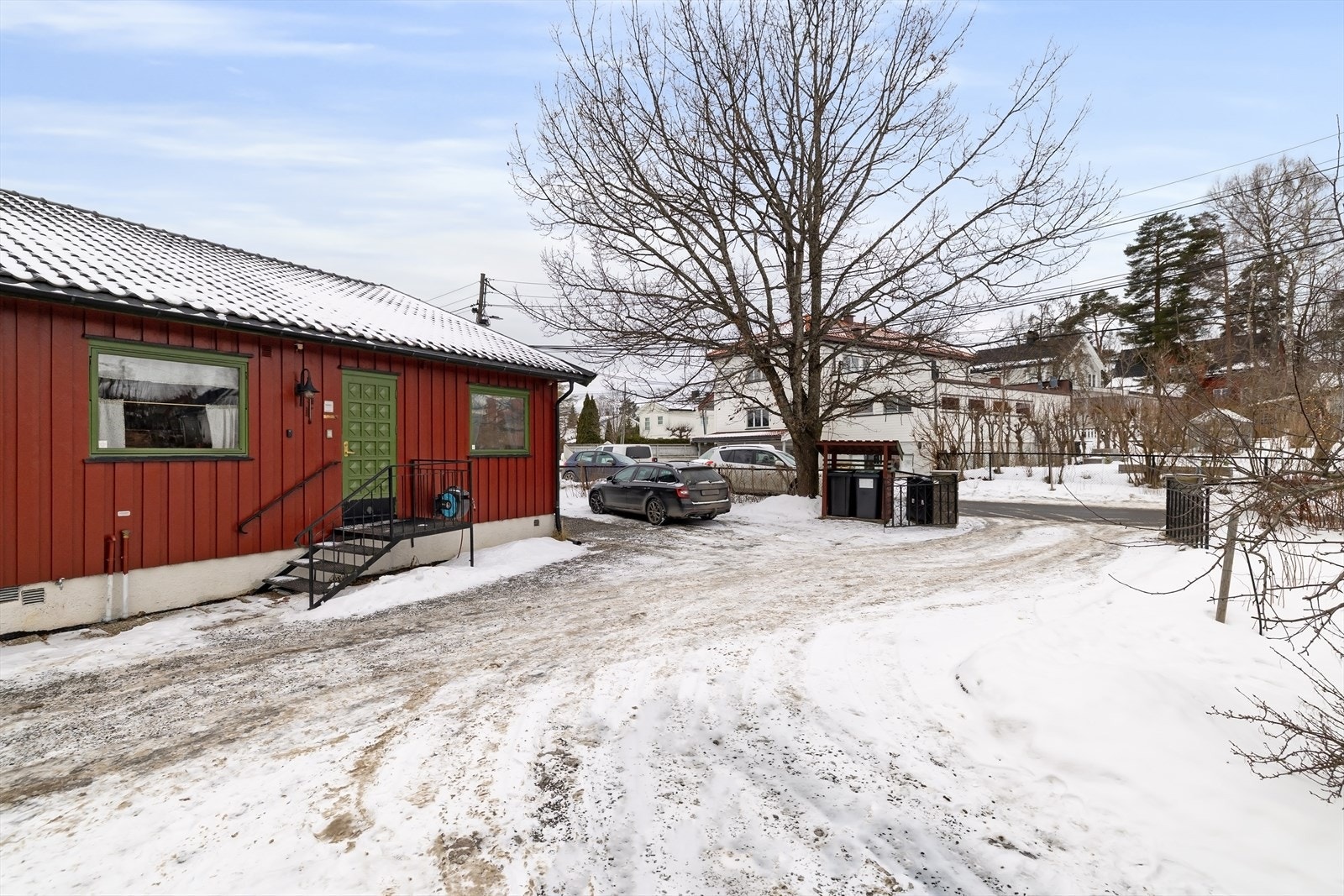 Eiendommen ligger i et rolig og etablert nabolag på Nordstrand. Galleribilde