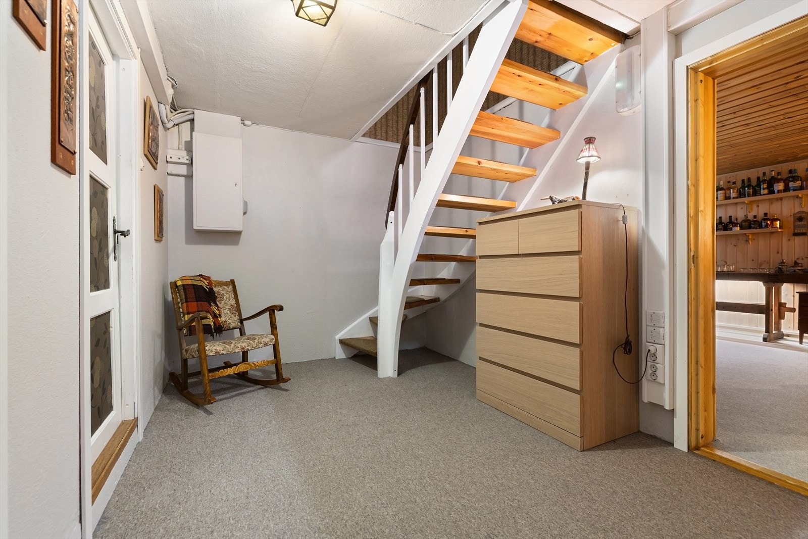 Trapperommet leder ned til boligens underetasje. Galleribilde