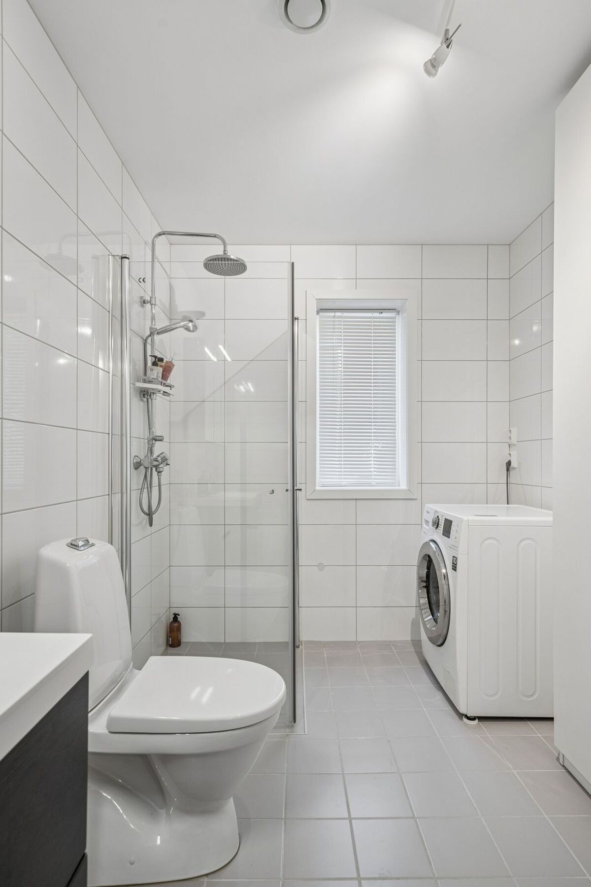 Praktisk innredet med skap for ekstra oppbevaring Galleribilde