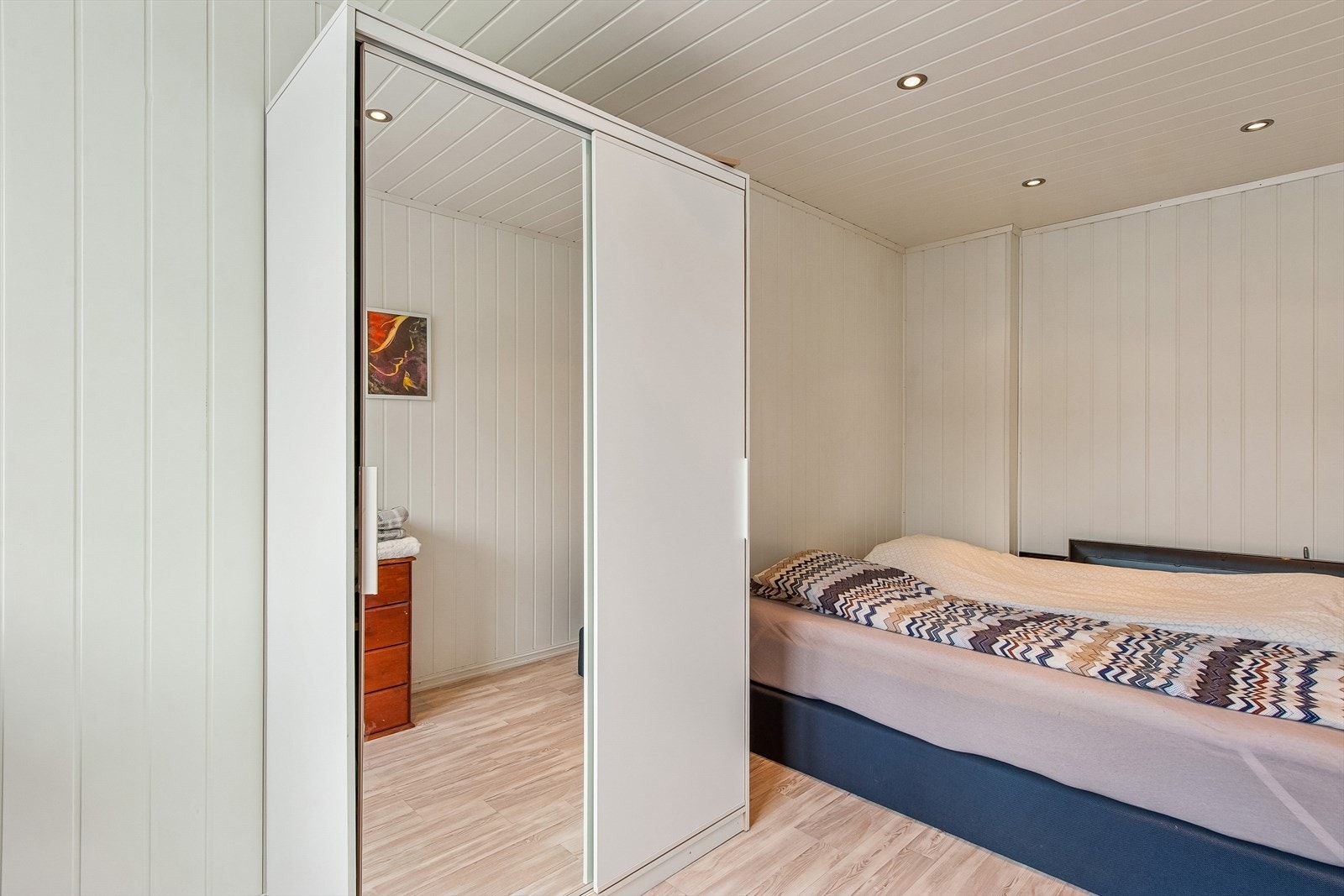 Soverom med adkomst fra stuen. Galleribilde