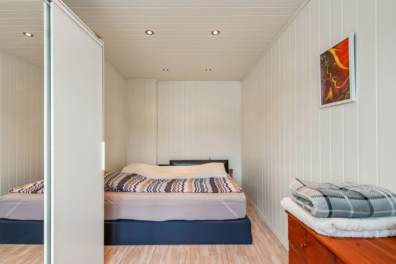 Soverommet har plass til seng og garderobeløsning. Galleribilde