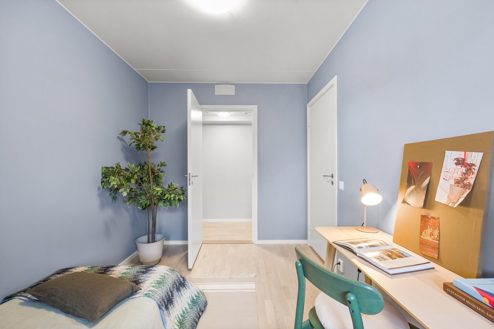 Praktisk rom med fleksibel bruk, eksempelvis som soverom eller kontor. Galleribilde