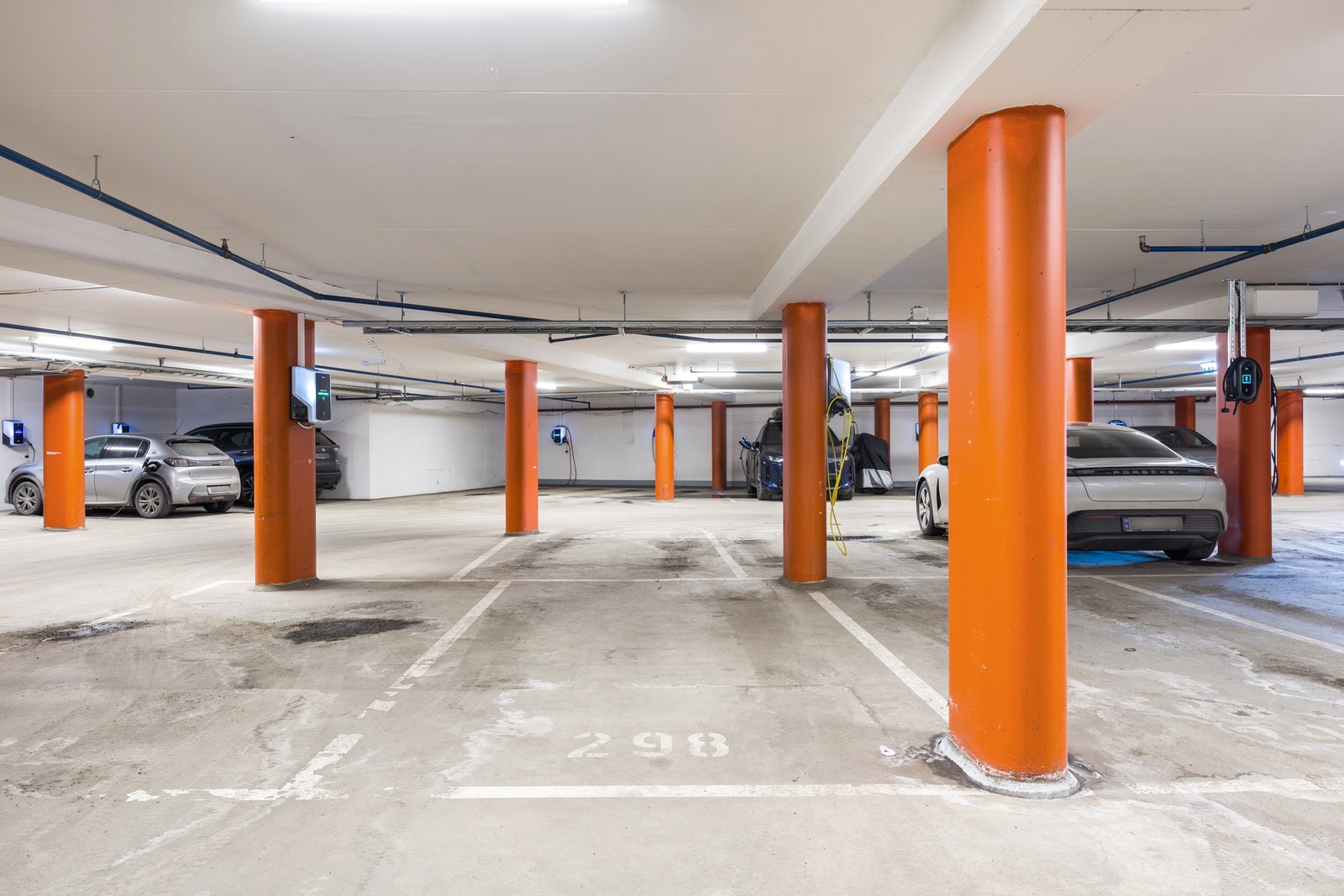 Garasje. Galleribilde