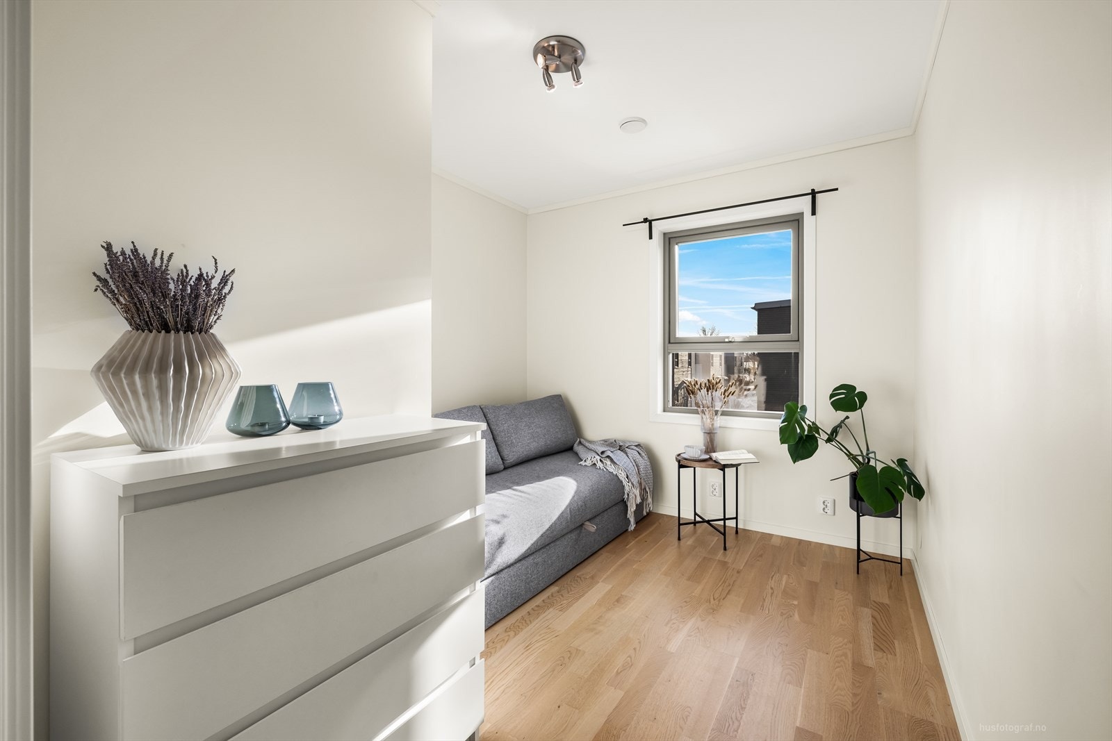 Soverom 3 i 2.etasje er innredet som gjesterom/ekstra stue. Galleribilde