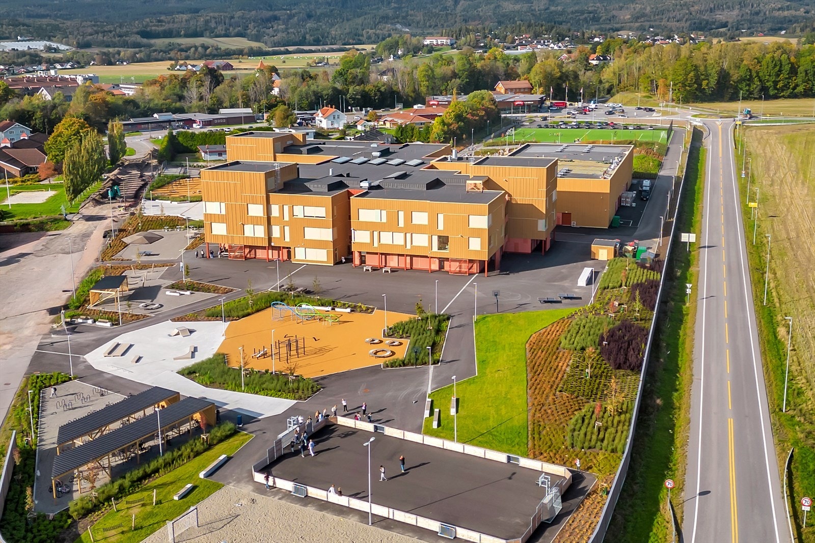 Ny skole ca. 25 minutters gange fra boligen. Galleribilde