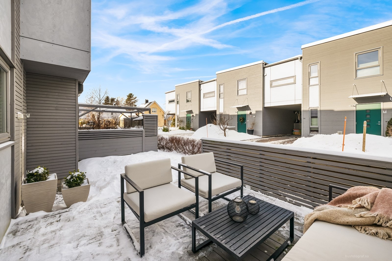 Direkte ut på balkongen som gir rommet godt med lys og luft. Galleribilde