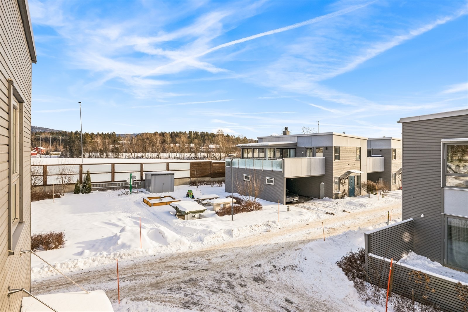 Utsikt ut over sameiets fellesarealer. Galleribilde