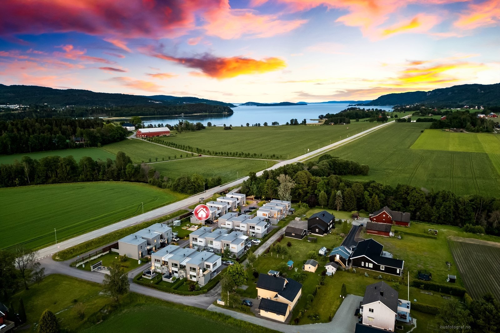 Breivollveien 72 har en attraktiv og sentral beliggenhet like ved Sande sentrum, med nærhet til alt sentrum har å tilby. Galleribilde