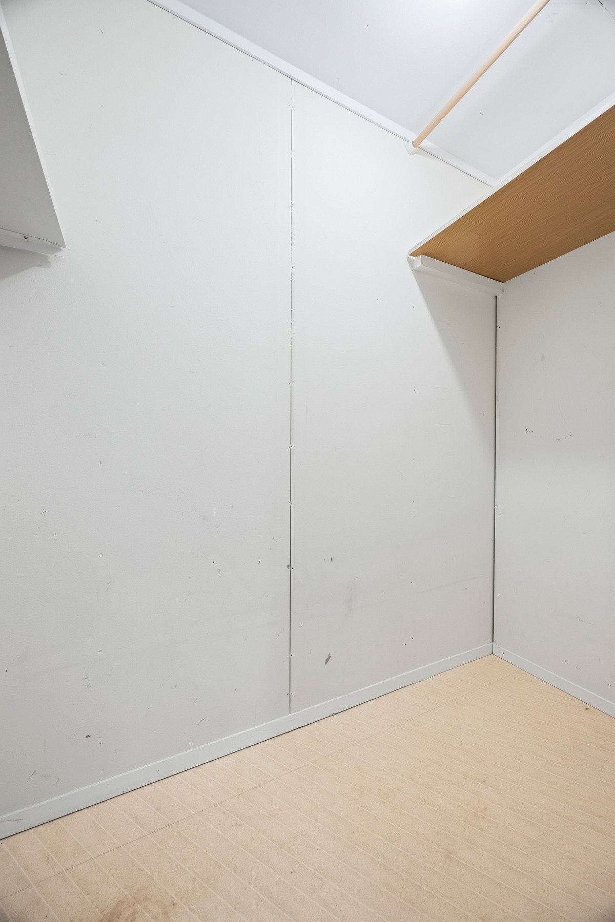 Innvendig bod med gode lagringsmuligheter. Galleribilde