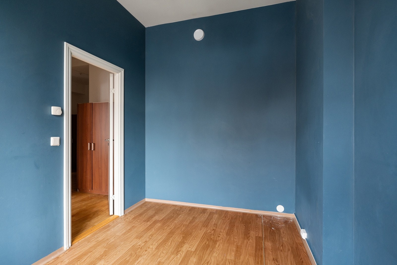 Leiligheten har behov for oppussing for å tilfredsstille dagens krav til standard. Galleribilde