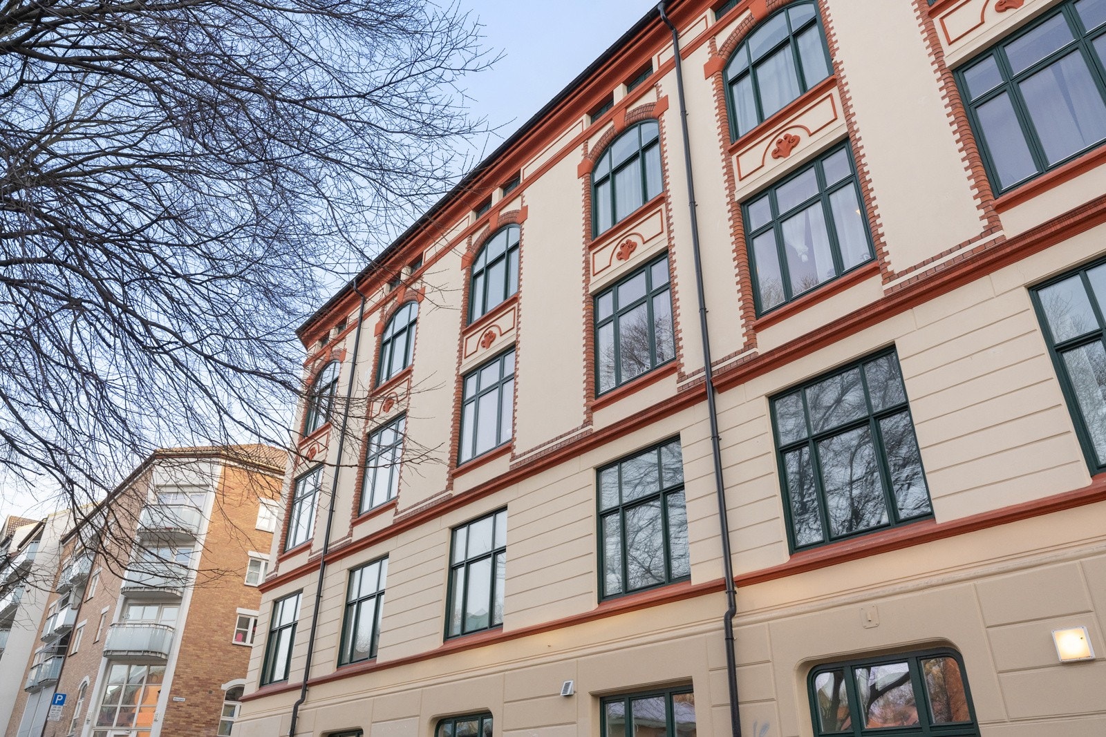 Fra 1918 ble lagerbygningen i sin helhet tatt i bruk som tobakksfabrikk. Senere har bygningen huset kontorer, før den i 2011 ble innredet til leiligheter. Galleribilde