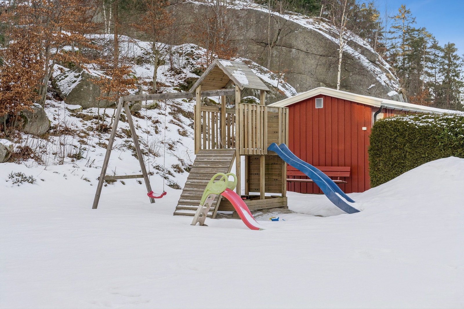 Felles lekeplass i borettslaget. Galleribilde