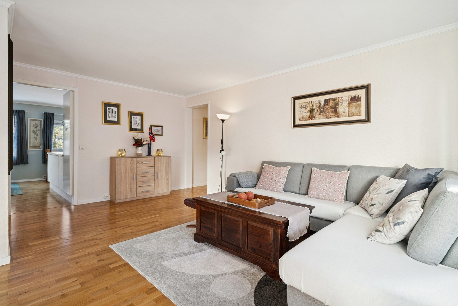 Tidløse overflater og parkett på gulv. Galleribilde