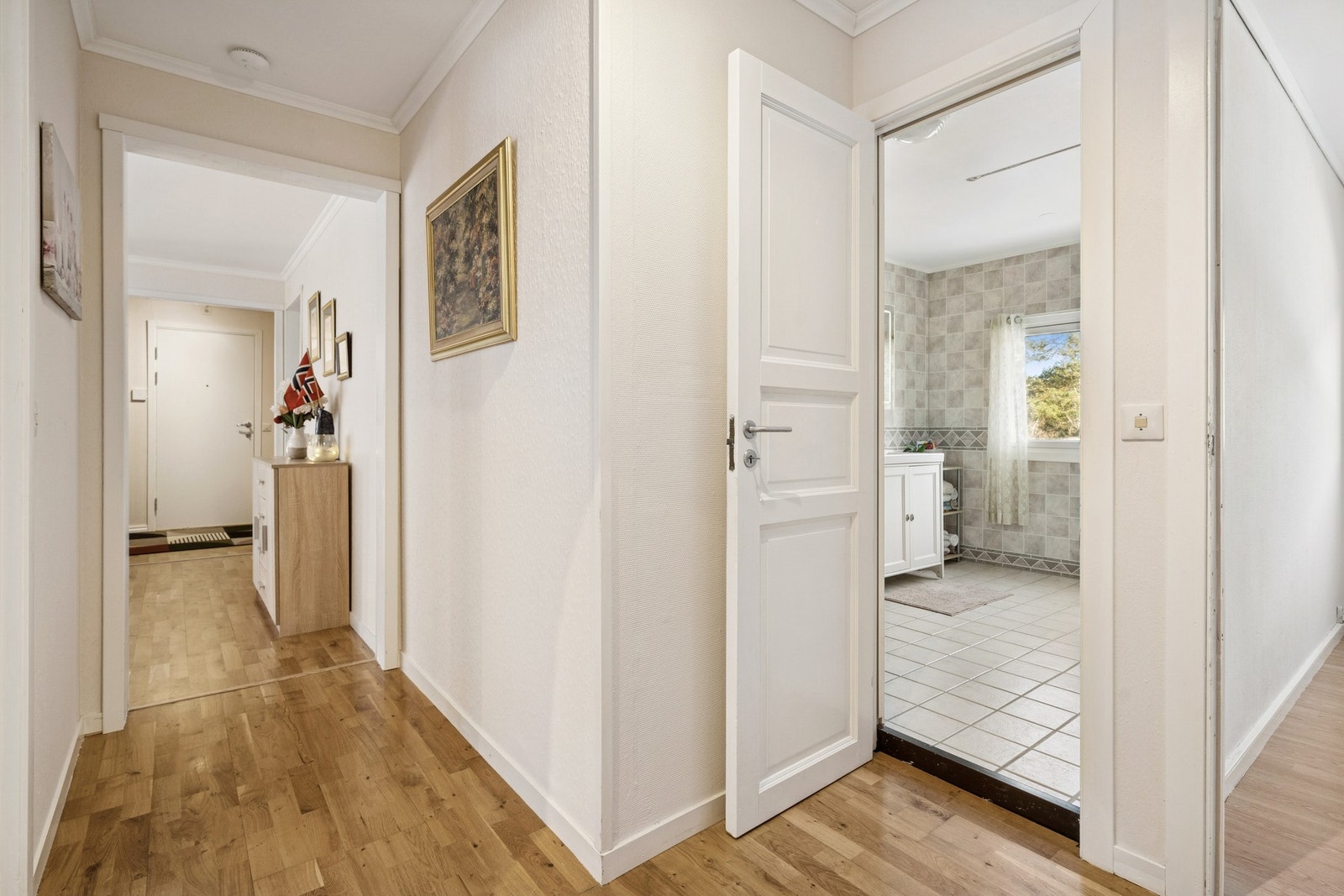 Praktisk planløsning som binder rommene godt sammen. Galleribilde