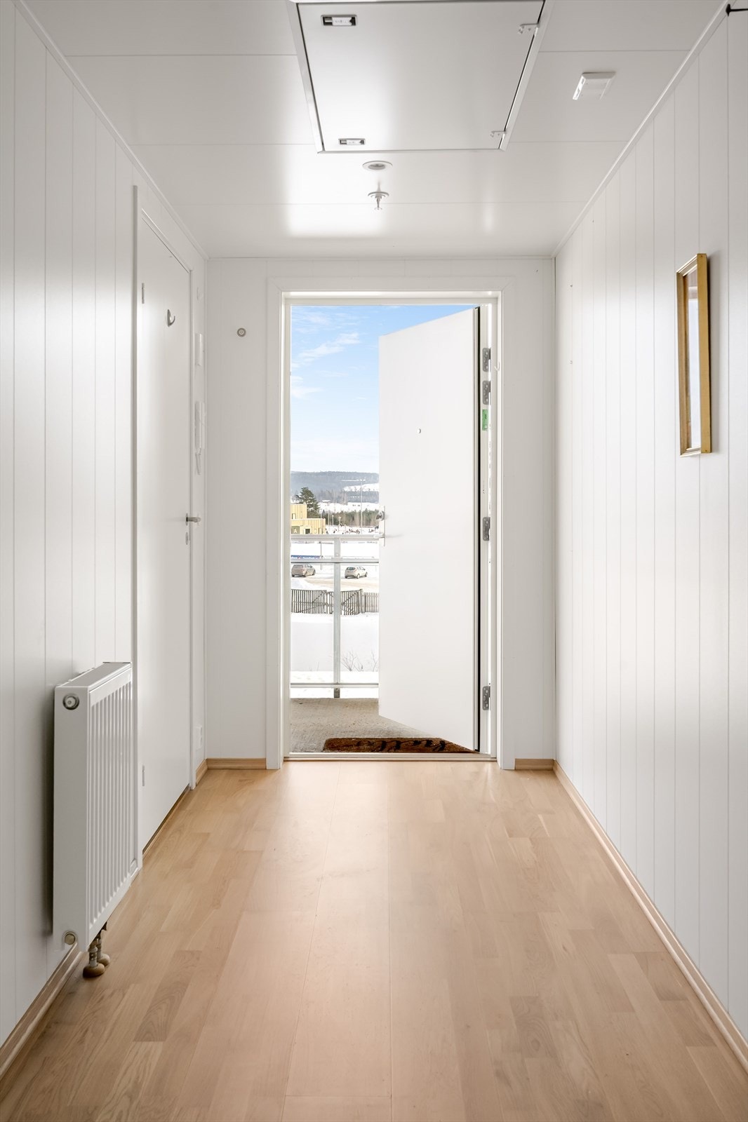 Entré med plass til å henge fra seg ytterjakka og sette fra seg skoene. Galleribilde