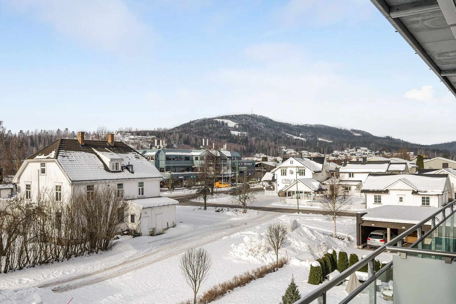 Utsikten mot sentrum og fine Kjølaberget. Galleribilde