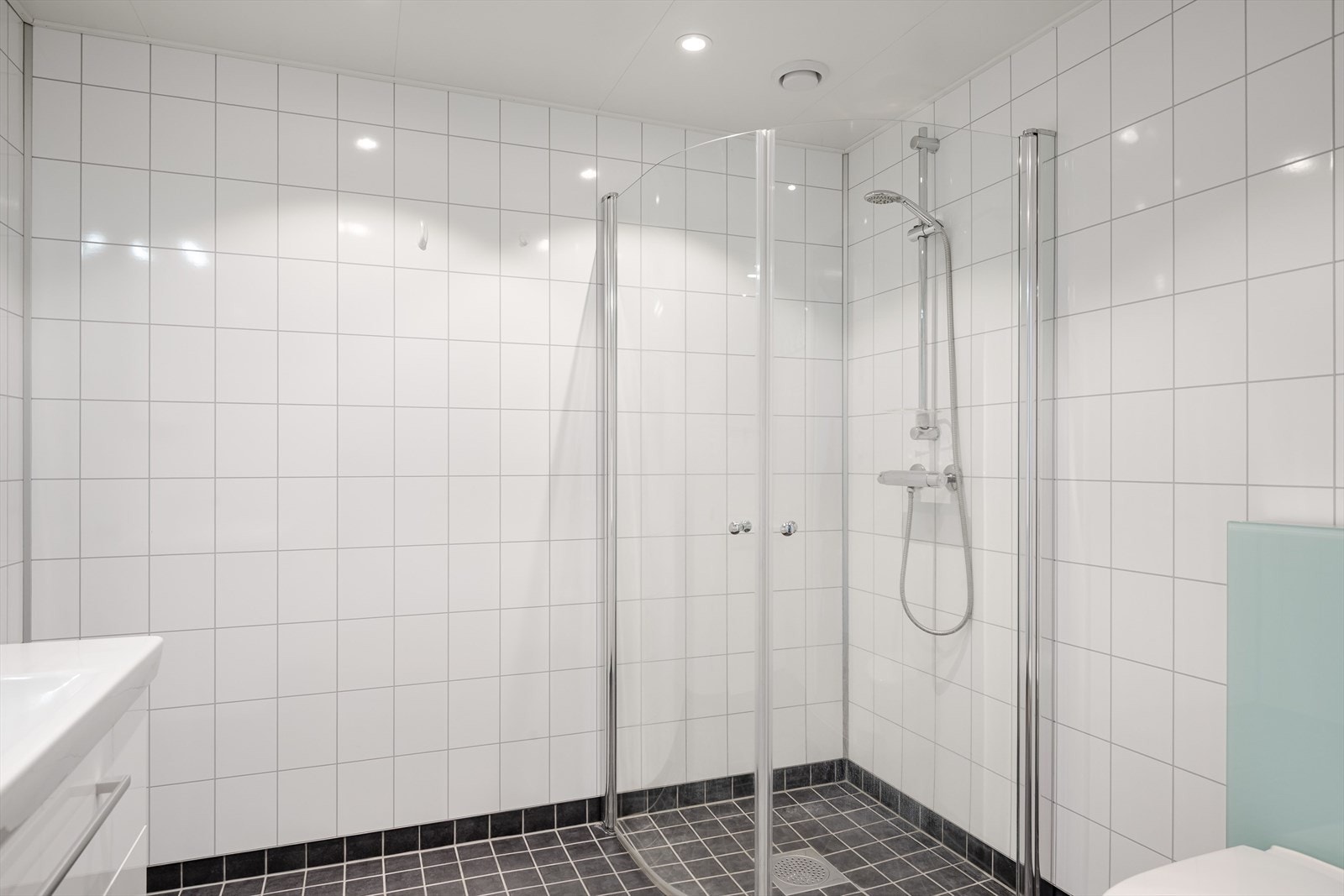 Balansert ventilasjon sikrer god luftkvalitet på badet. Galleribilde