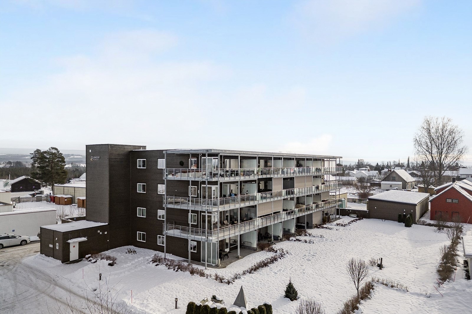 Velkommen til Tetenvegen 1 og denne arealeffektive leiligheten! Foto: Husfoto v/ Bernat Tubau. Galleribilde