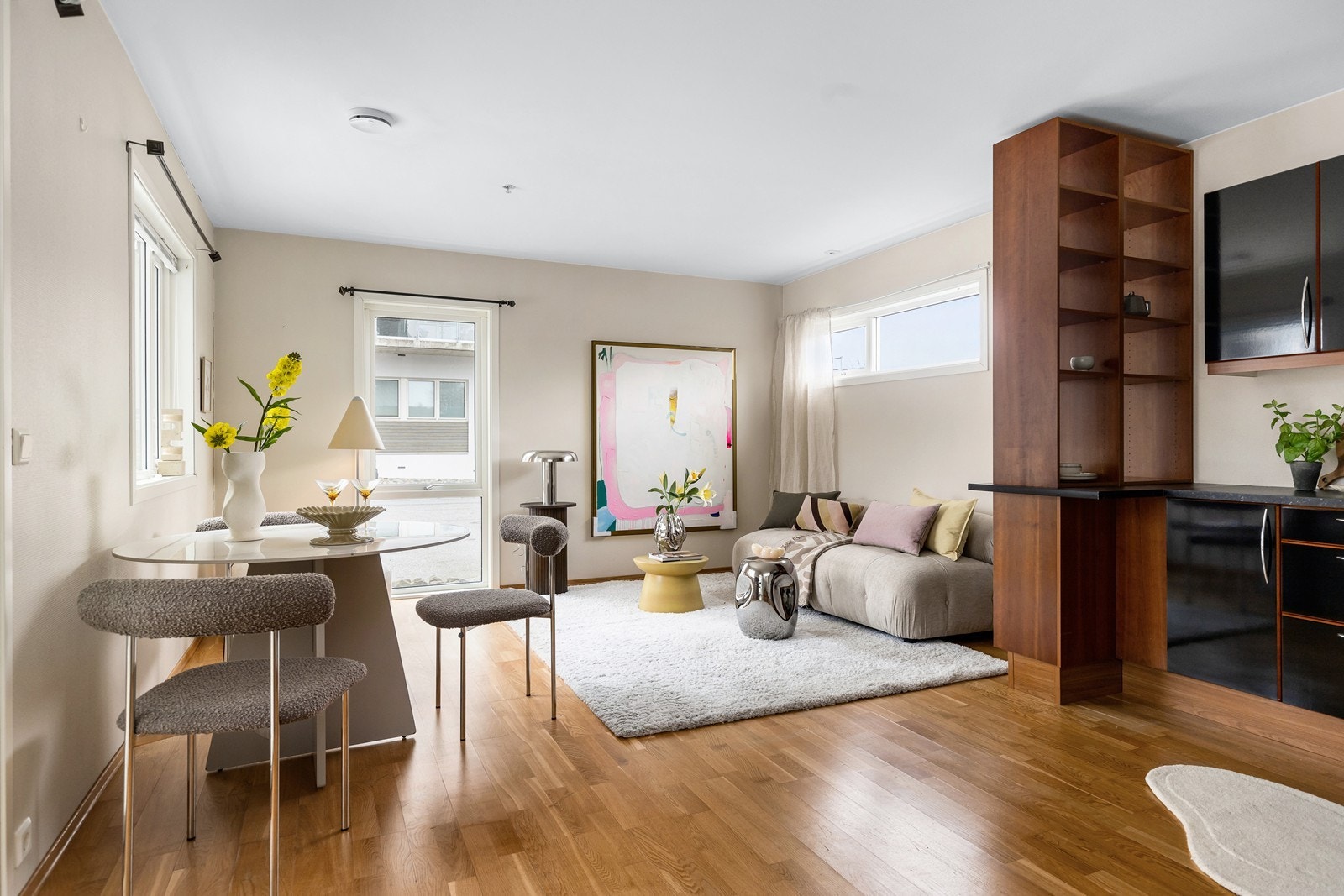 Leiligheten ligger litt for seg selv på enden og har støpt dekke mellom etasjene. Galleribilde