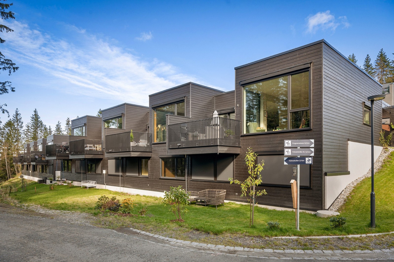 Velkommen til Ullveien 32, presentert av Vegar Giæver v/ EIE eiendomsmegling Røa, Skøyen og Ullern. Foto: Arne Schram - Rekyl Foto. Galleribilde