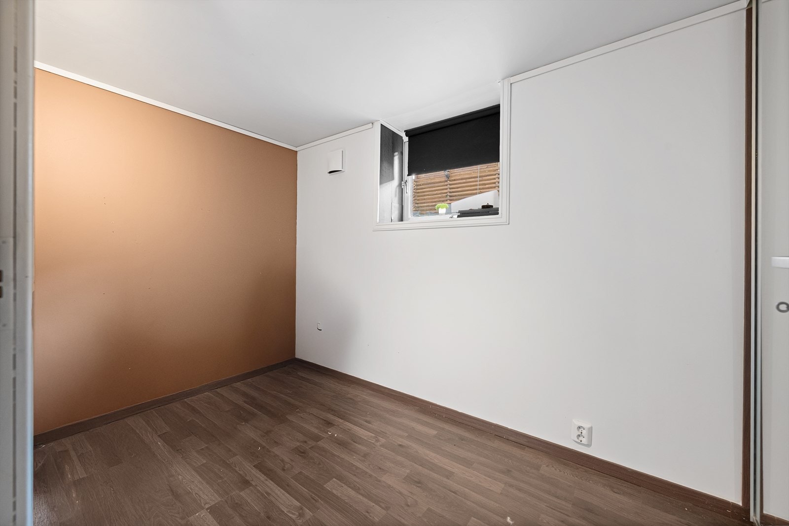 Soverom nr 2: Har en praktisk størrelse som passer perfekt til gjesterom eller kontor Galleribilde