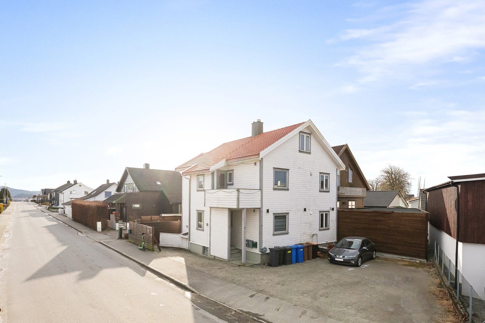 EiendomsMegler 1 v/ Mohammed Rahmani ønsker deg velkommen til visning Lundetunet 2! / Fotograf Svein Ove Andersen Foto Galleribilde