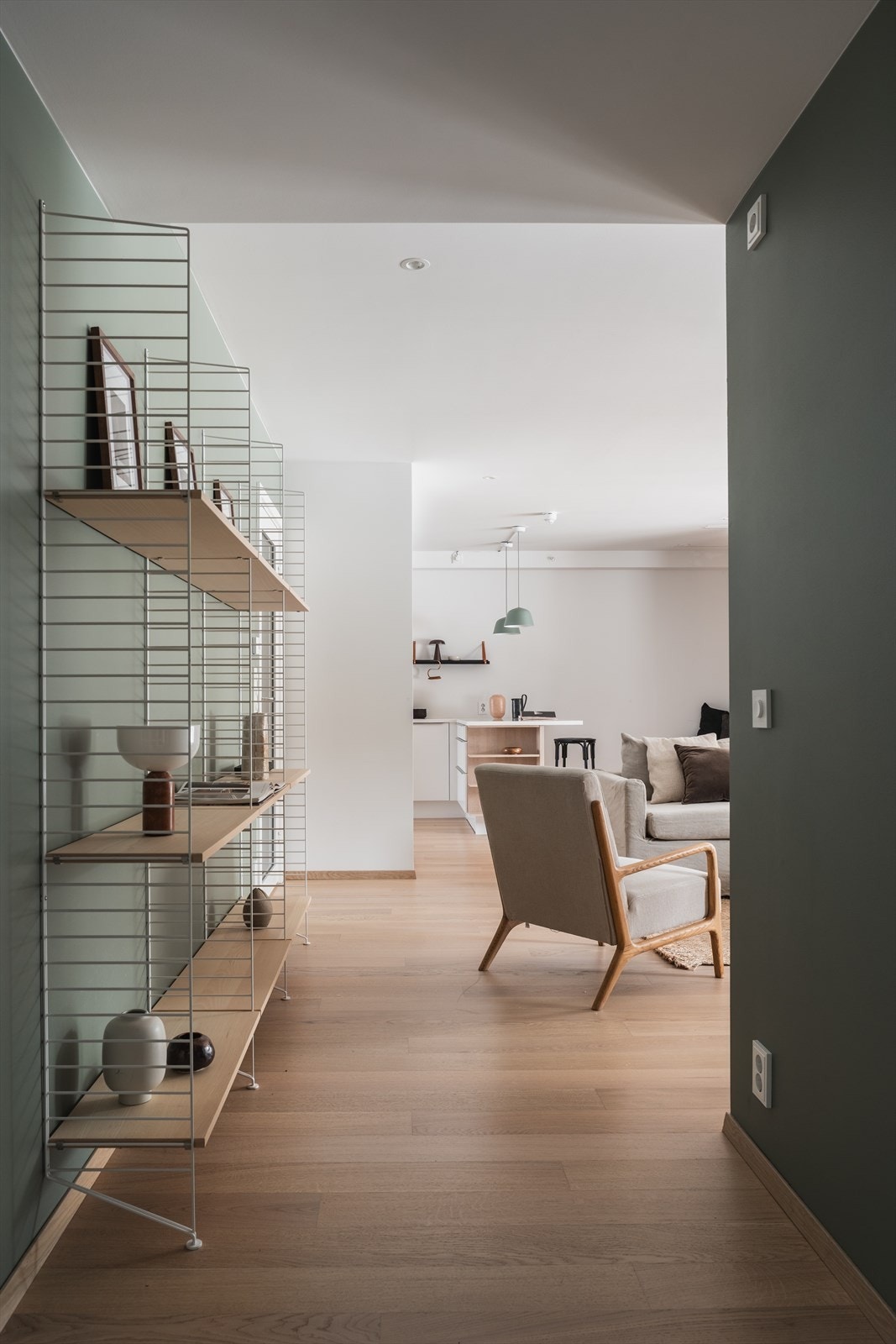 Fra gangen åpner leiligheten seg opp mot de sosiale sonene. Galleribilde