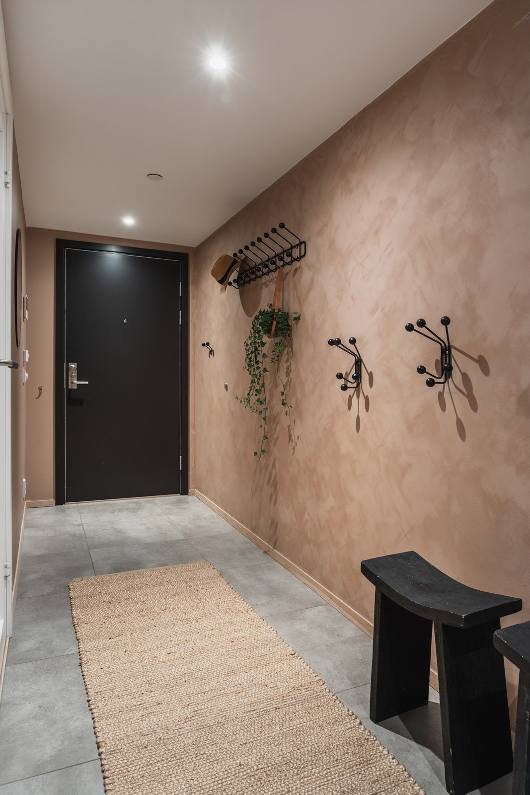 Entrédøren er lyd- og brannklassifisert. Det er heis rett ned til garasjeanlegg. Galleribilde