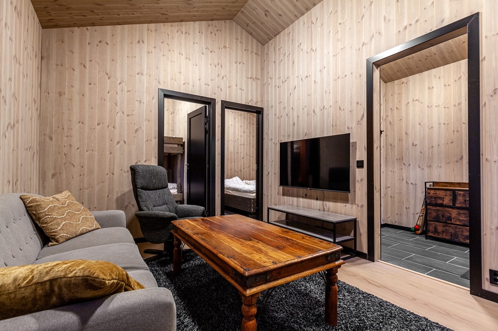 I annekset er det etablert oppholdsrom med kjøkken, wc og 2 soverom. Galleribilde