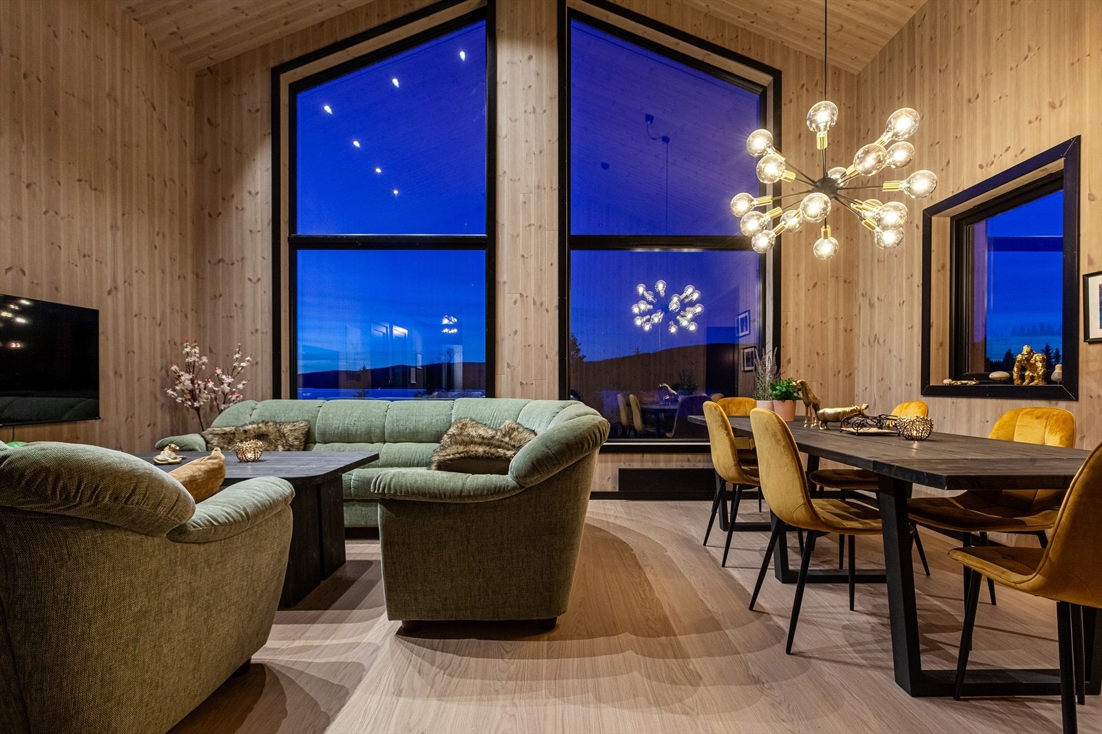 Velkommen inn! Stuen har et romslig areal på 27 kvm Galleribilde