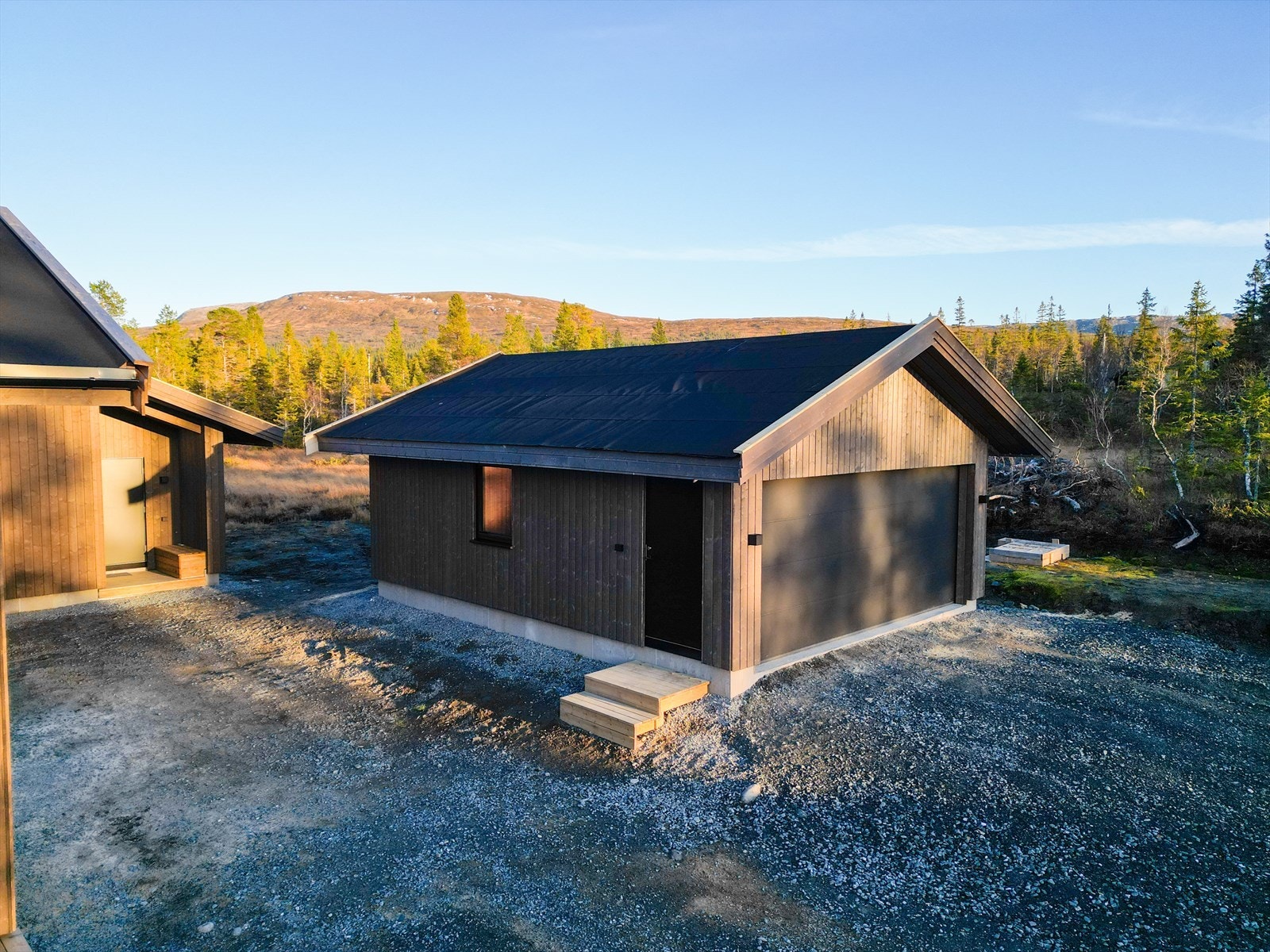 Det er montert hjemmelader i garasjen. Galleribilde