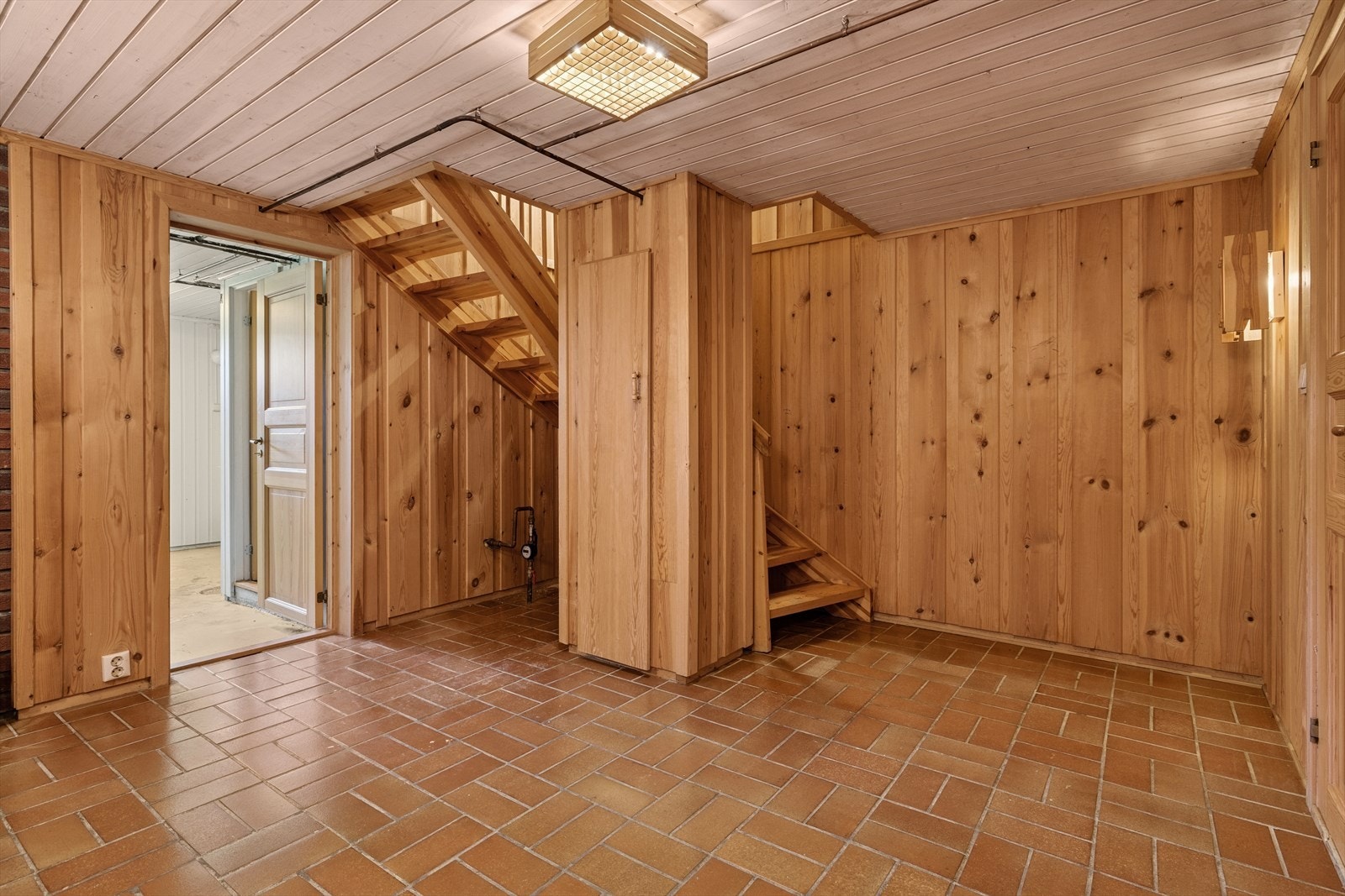 Stor kjeller med god takhøyde på 2,1m i snitt Galleribilde