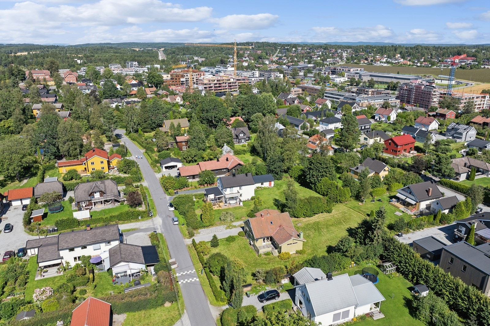 Fra eiendommen er det kort gangavstand til sentrum Galleribilde