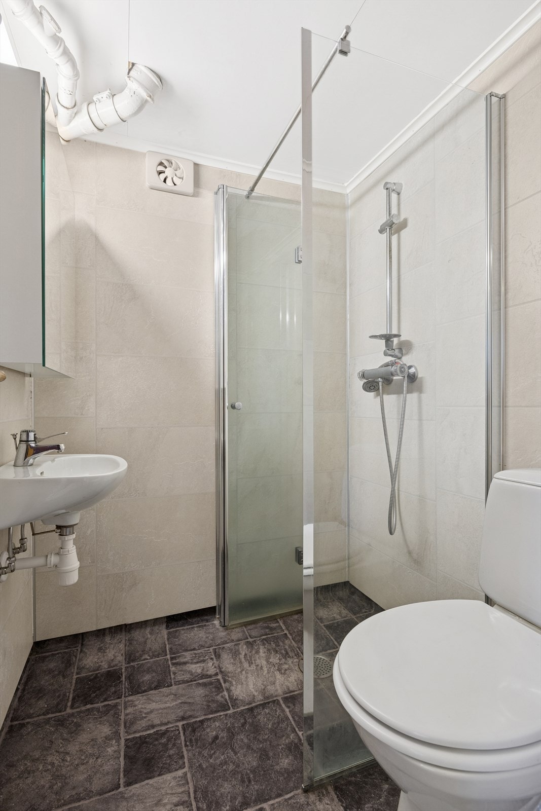 Baderom i kjelleretasjen Galleribilde