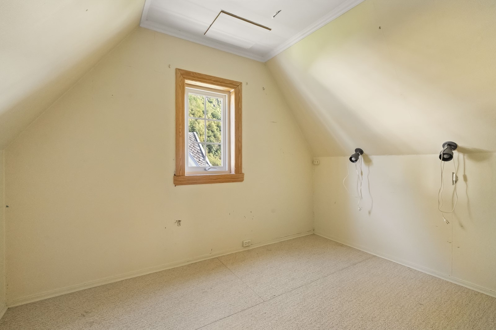 Innreiia rom på loftet Galleribilde