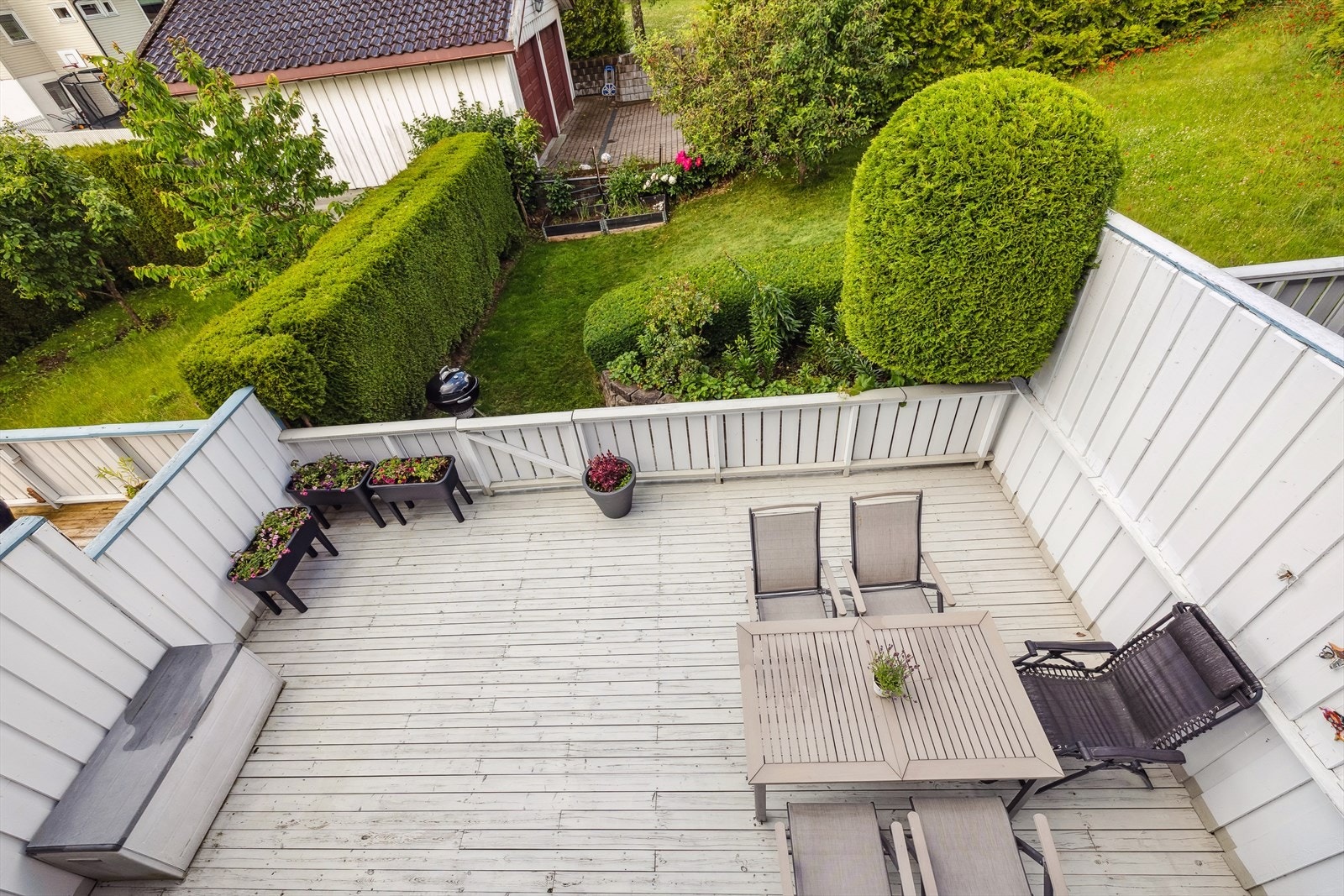 Utgang fra stue til terrasse og hage Galleribilde