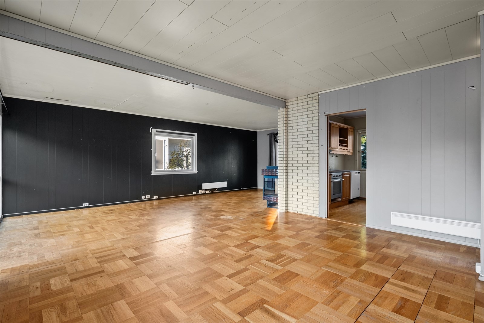 Boligen inneholder hele 5 soverom, 5 stuer og 3 bad + dusjrom + badstue. Galleribilde