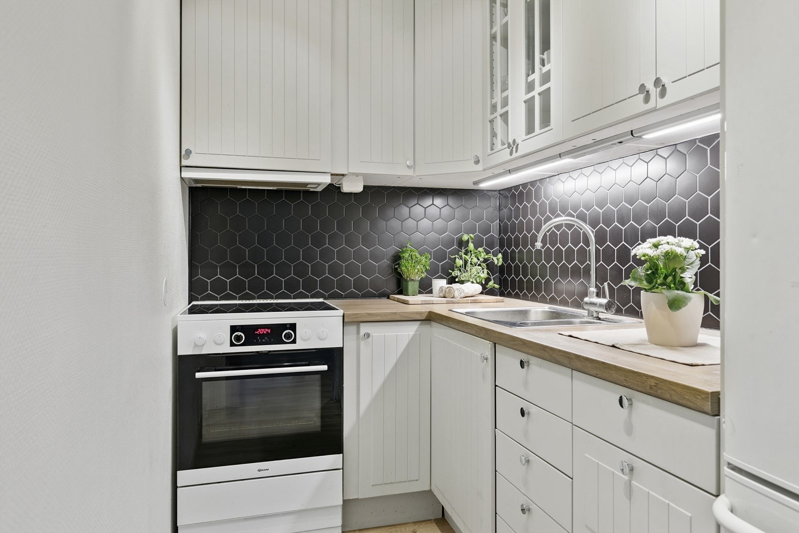 Kjøkkenet har takhøy innredning og ble betydelig oppgradert i 2020. Galleribilde