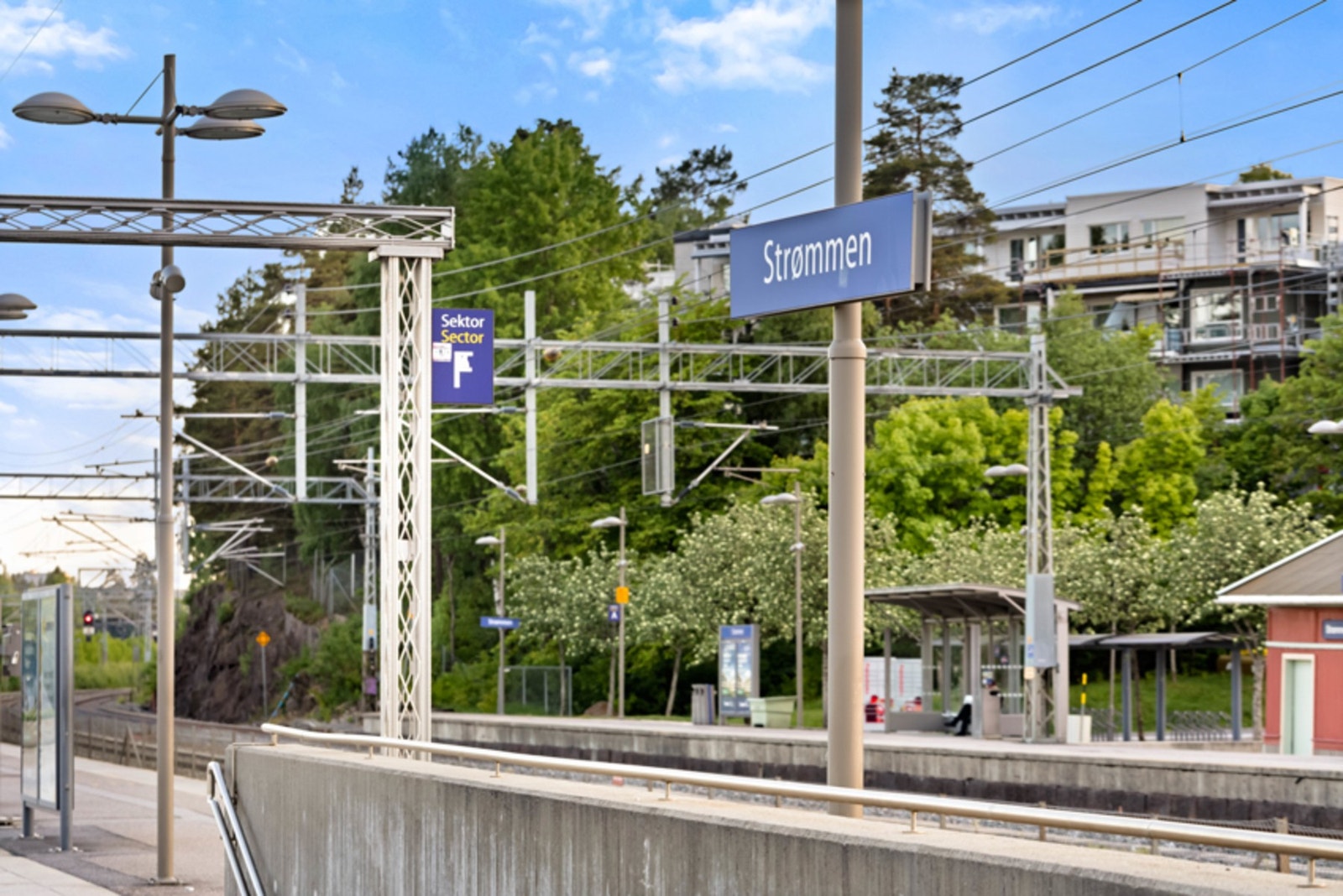Strømmen stasjon ligger kun 1 km unna boligen. Galleribilde