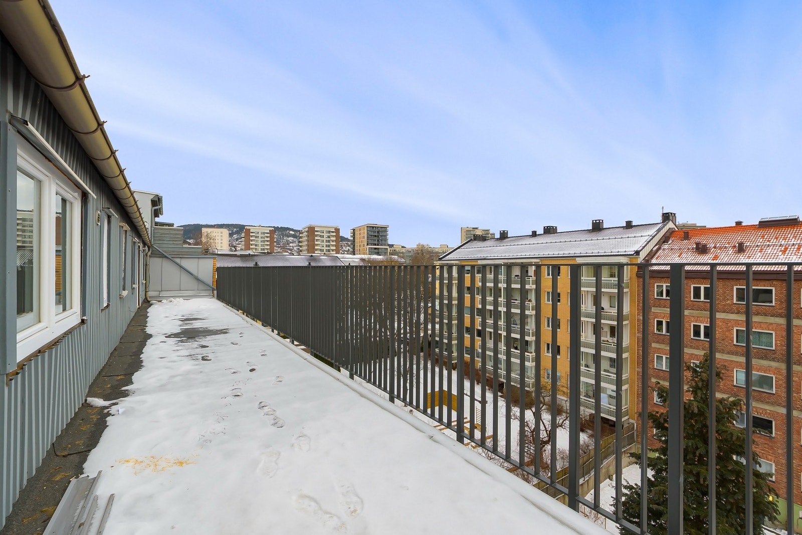 Terrassen vender mot stille og rolig gårdrom. Galleribilde