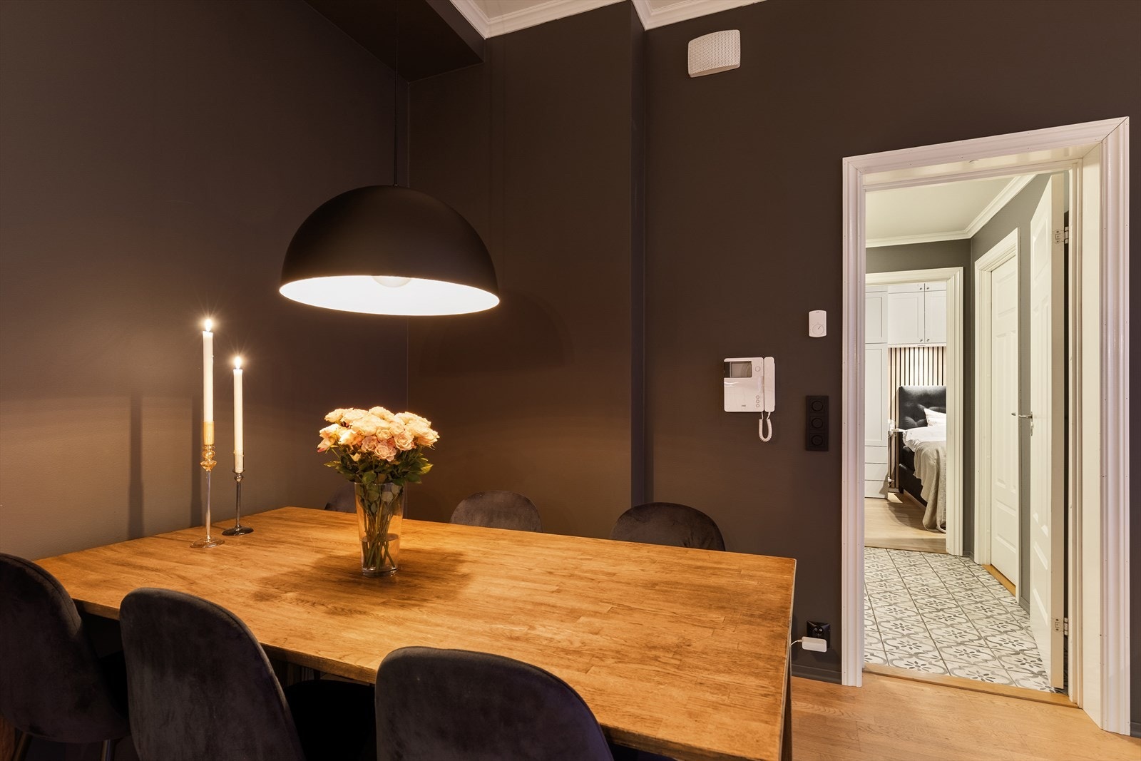 Fra hall er det adkomst inn til stue/kjøkken Galleribilde